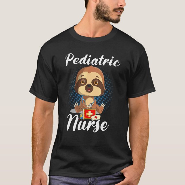 Pediatric Nurse Shirt RN Sloth Lover Pediatrics T Shirt (Framsida)