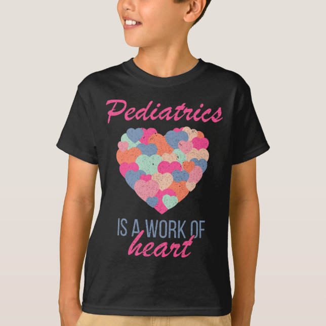 Pediatrics Is A Work Of Heart Valentines Day Pedia T Shirt (Framsida)