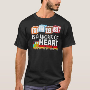 Pediatrisk sjuksköterska Peds är ett hjärtearbete T Shirt