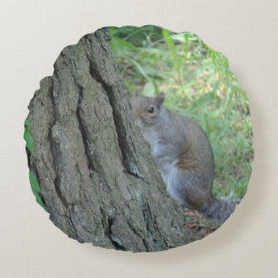 Peek A Boo Squirrel - Rund Kudde