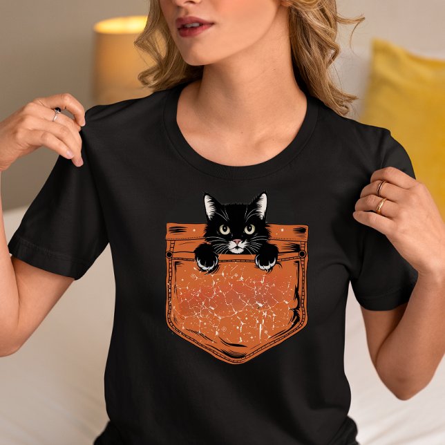 Peekaboo Black Cat Pocket  T Shirt (Skapare uppladdad)