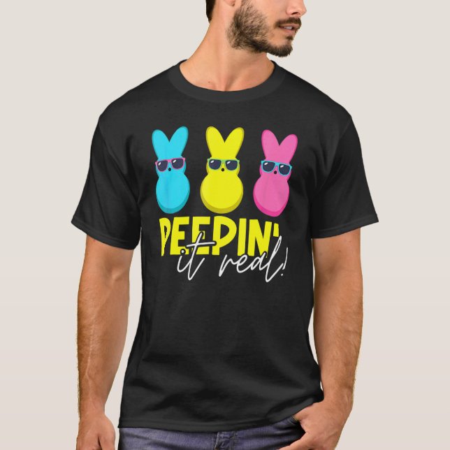 Peepin it it Real Glad påsk Bunny Egg Hunt 1 T Shirt (Framsida)
