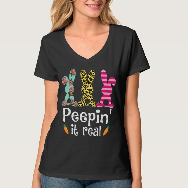 Peepin it Real Cute Rabbit Graphic T Shirt (Framsida)