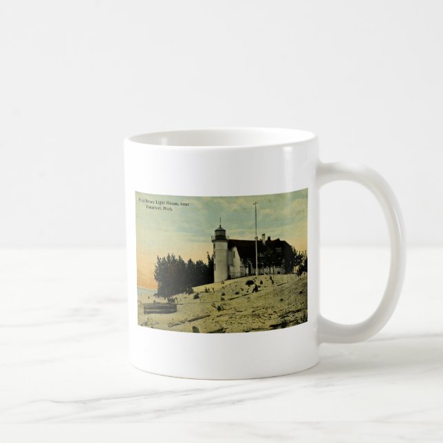 Peka den Betsey fyren nära Frankfort Michigan Kaffemugg (Höger)
