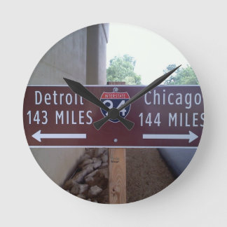 Peka halvvägs, Detroit Chicago. Rund Klocka