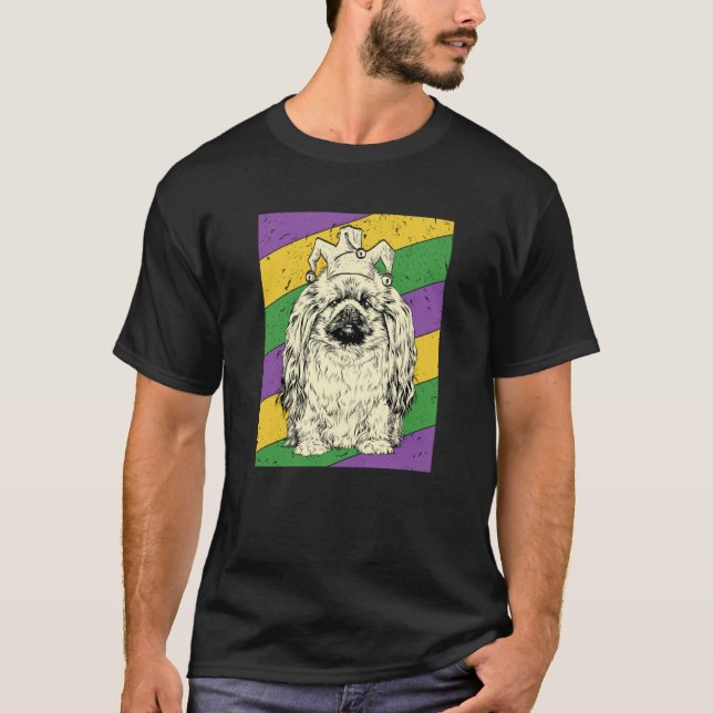 Pekingese Jester Mardi Gras Dog Mom or Dad T Shirt (Framsida)