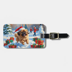Pekingeserhund springer i snö med julhatt bagagebricka