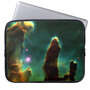 Pelare av skapelsen (nebulaen för örnen M16) Laptop Sleeve