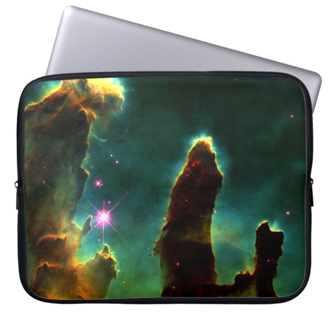 Pelare av skapelsen (nebulaen för örnen M16) Laptop Sleeve (Framsidan)