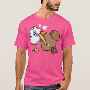 Pelican försöker äta Capybara Funny Cute Kawaii Me T Shirt