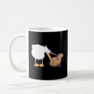 Pelican försöker äta Capybara Kawaii Meme Kaffemugg