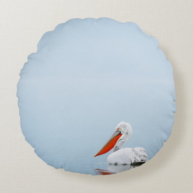 PELICAN PÅ BLUE VATTEN RUND KUDDE (Framsidan)