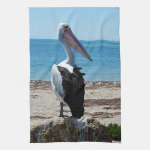 Pelican Perched on a Beach Sten, Kökshandduk