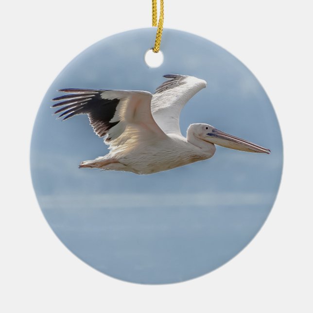 Pelican som flyger över sjö julgransprydnad keramik (Framsidan)