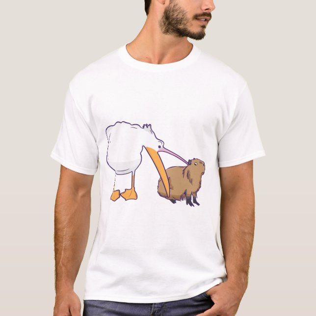 Pelican Tries till Eat Capybara Funny Cute Kawaii T Shirt (Framsida)
