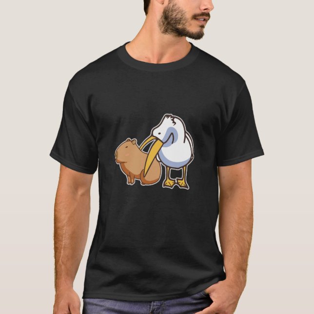 Pelican Tries till Eat Capybara Funny Cute Kawaii T Shirt (Framsida)
