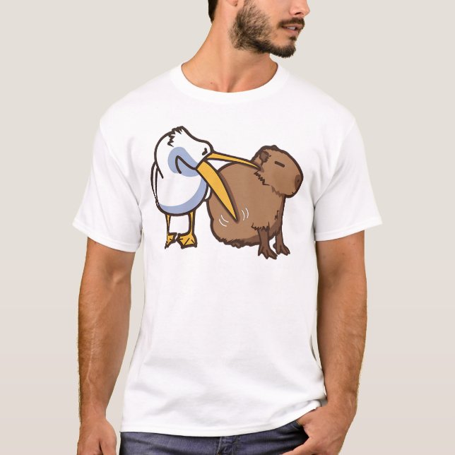 Pelican Tries to Eat Capybara Funny Meme T Shirt (Framsida)