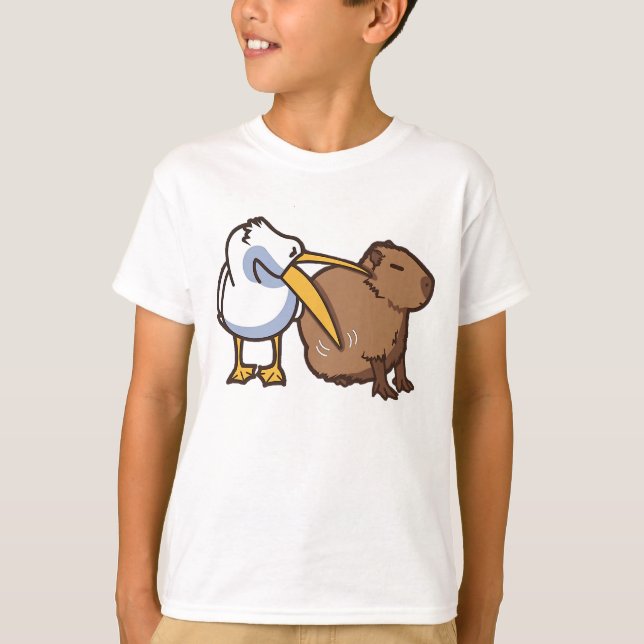 Pelican Tries to Eat Capybara Funny Meme T Shirt (Framsida)