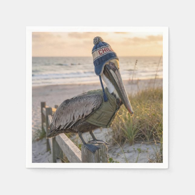 Pelican Wearing a Winter Hat Pappersservett (Framsidan)