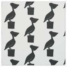 Pelikan på en posta i Silhouette