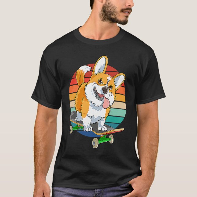 Pembroke Welsh Corgi Skateboarding Dog  Skateboard T Shirt (Framsida)