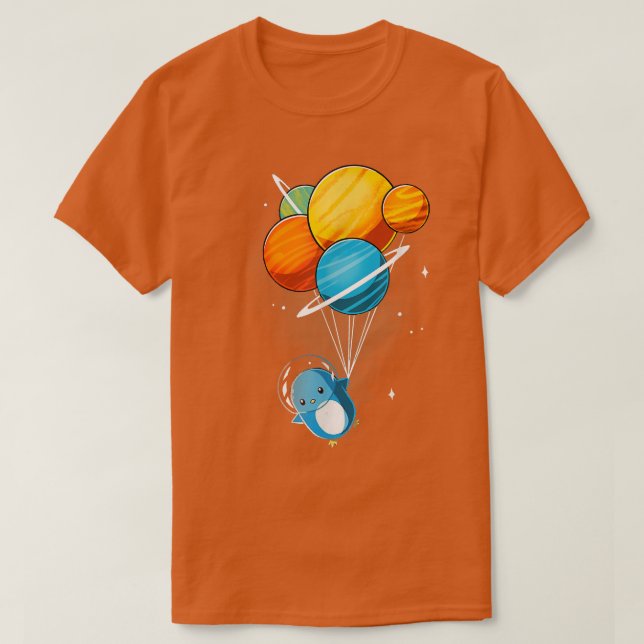 Penguin Astronaut Penguin i Space Holding Planet  T Shirt (Design framsida)