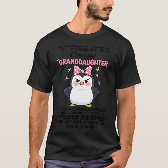 Penguin Back Off I Have A Crazy Granddaughter She  T Shirt (Framsida)