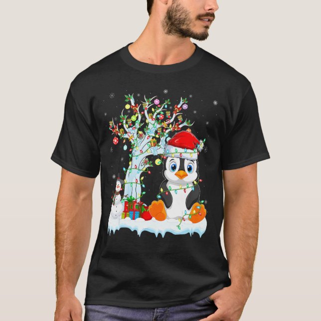 Penguin Bird Xmas Tree Lighting Santa Hat Penguin  T Shirt (Framsida)