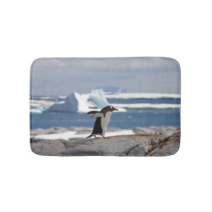 Penguin framför ett isbåge badrumsmatta
