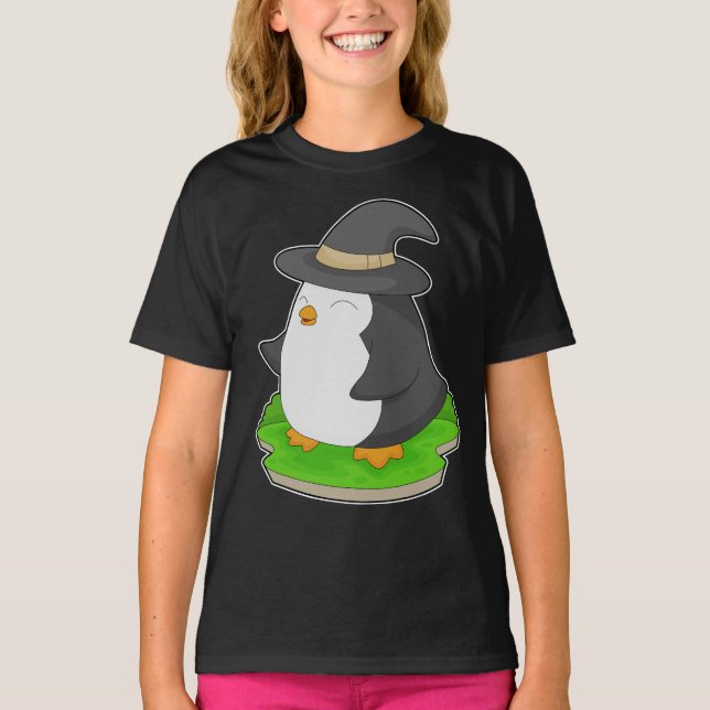 Penguin Halloween Witch T Shirt (Framsida)