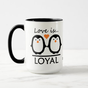 Penguin Kärlek egna namn och date mugg
