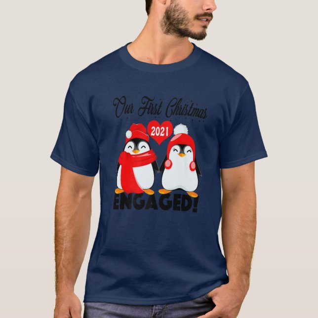 Penguin Matching Par - vår första julklapp T Shirt (Framsida)