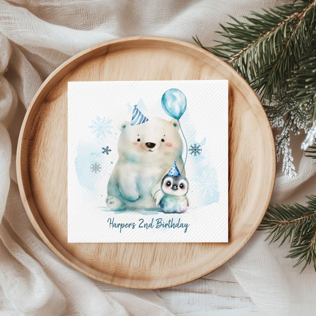 Penguin och Polar Bear Winter Birthday Pappersservett (Get ready to turn up the coolness at your little cub's winter birthday party with this design.)