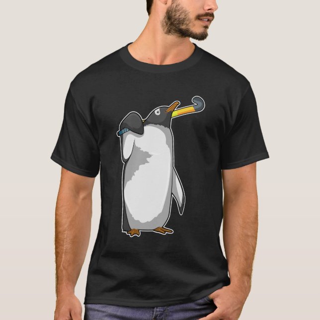 Penguin på Hockey med Hockey stick T Shirt (Framsida)