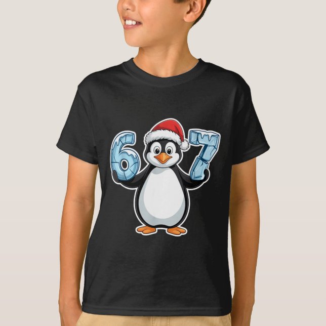 Penguin Santa Hat 67 Icy Numbers Christmas Birthda T Shirt (Framsida)