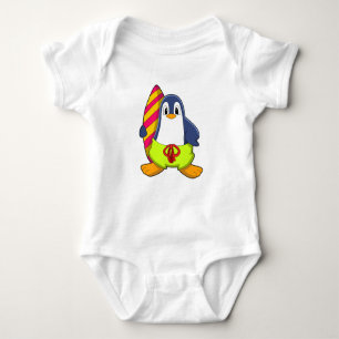 Penguin som Surfer med Surfboard T Shirt