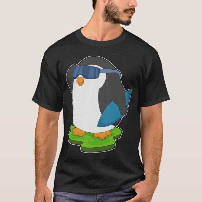 Penguin Surfer Surfboard T Shirt (Framsida)
