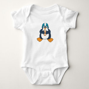 Penguin vid fotbollssportar t shirt