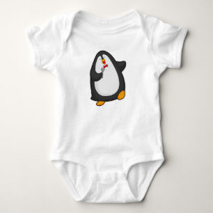 Penguin vid singel med mikrofon & Tie T Shirt
