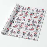 Penguiner i Santa Hats Winter Scene Mönster  Presentpapper<br><div class="desc">Söta penguiner i röda tomter på vinterscenen,  inklusive Julgranar, ,  träd,  poinsettias,  gräs grenar och kvistar med bär och en fullt gåvor till alla små pingviner.  På vit bakgrund.  Sammansatt design efter Helgdag Hearts-design.</div>
