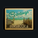 Pensacola Beach Vintage resor Magnet<br><div class="desc">I Hälsning från Pensacola-vintagens vykort finns en sandstrand med vackra turkoshavet vatten och över havet,  ett blå himmel med gigantiska vita moln. I vintage resor stil.</div>