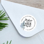 Penseldrag Baby Det är Kall utanför Returadressen Runt Klistermärke<br><div class="desc">Var festiv med penseldragsmärket "baby det är kall utanför" med adress och vattentorgens vinterdekal för gräs träd.</div>
