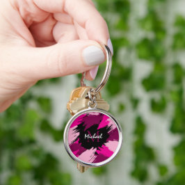 Penseldrag nyanser av het rosa namn med monogram rund silverfärgad nyckelring