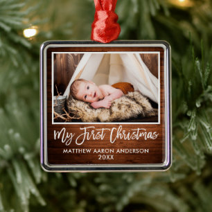 Penselskript Rustic Wood Baby Första jul Julgransprydnad Metall