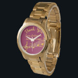 Pension guld musik noter burgundisk musiklärare armbandsur<br><div class="desc">Enkel och elegant pension-gåva till en kvinnlig musiklärare! En klassisk burgundisk färgad med faux guld musik noter. Mall för ett namn och texten: Tack,  guldbrev. Tack är ett modernt handskript i stil.</div>