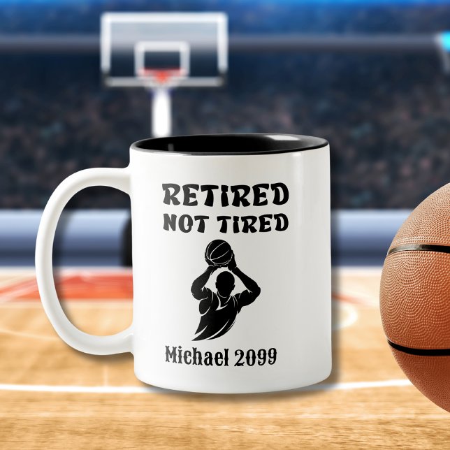 Pension inte Tired Basket Player Två-Tonad Mugg (Skapare uppladdad)