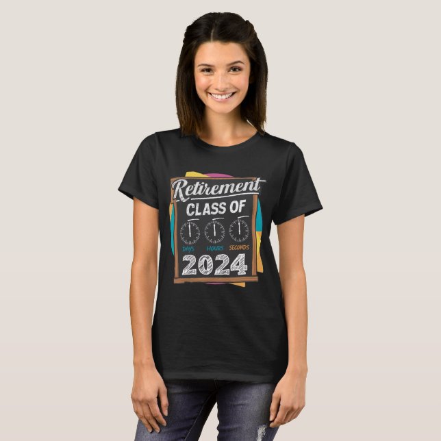 pension-klass med 2024 nedräkning pågår t shirt (Hel framsida)