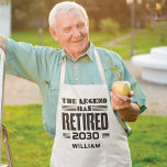 Pension Legend Gift Personlig Coworking Chef Långt Förkläde<br><div class="desc">Den här söta gåvan är tvungen att göra någons dag vid pension party. Lägg till året pension och ett namn genom att klicka på knappen "Personalisera" ovan. 

Gör en underbar lämnande gåva till din bästa medarbetare eller chef</div>