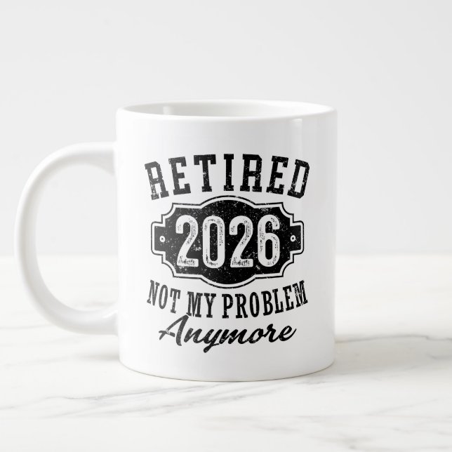 Pension Pensionerad 2026 Inte Mitt Problem Längre  Jumbo Mugg (Vänster)