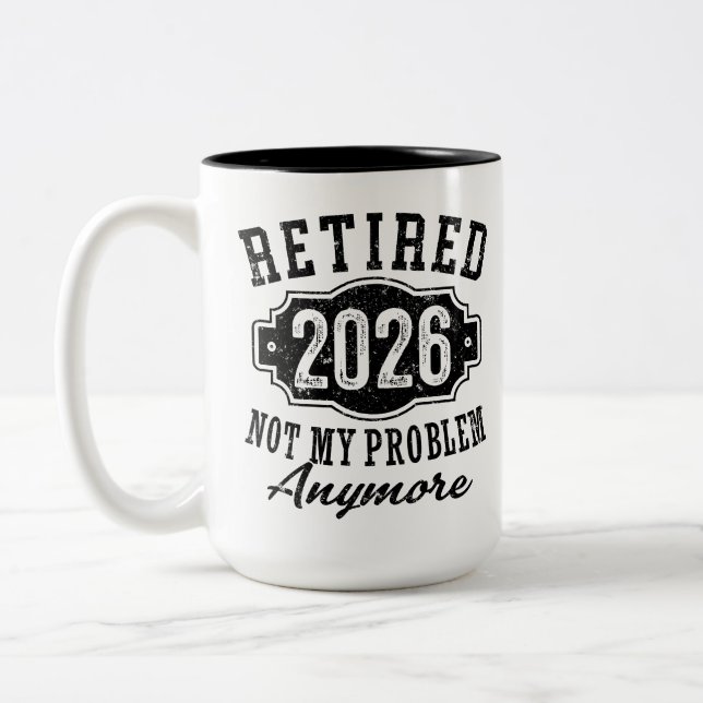 Pension Pensionerad 2026 Inte Mitt Problem Längre  Två-Tonad Mugg (Vänster)